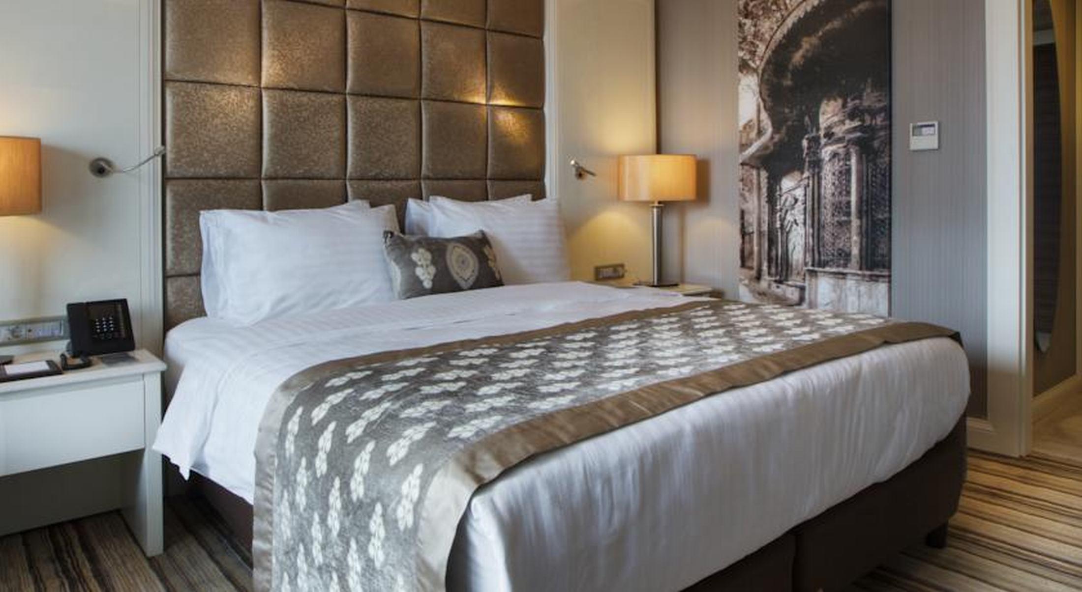 Dedeman Bostanci Istanbul Hotel & Convention Center Extérieur photo A bed runner