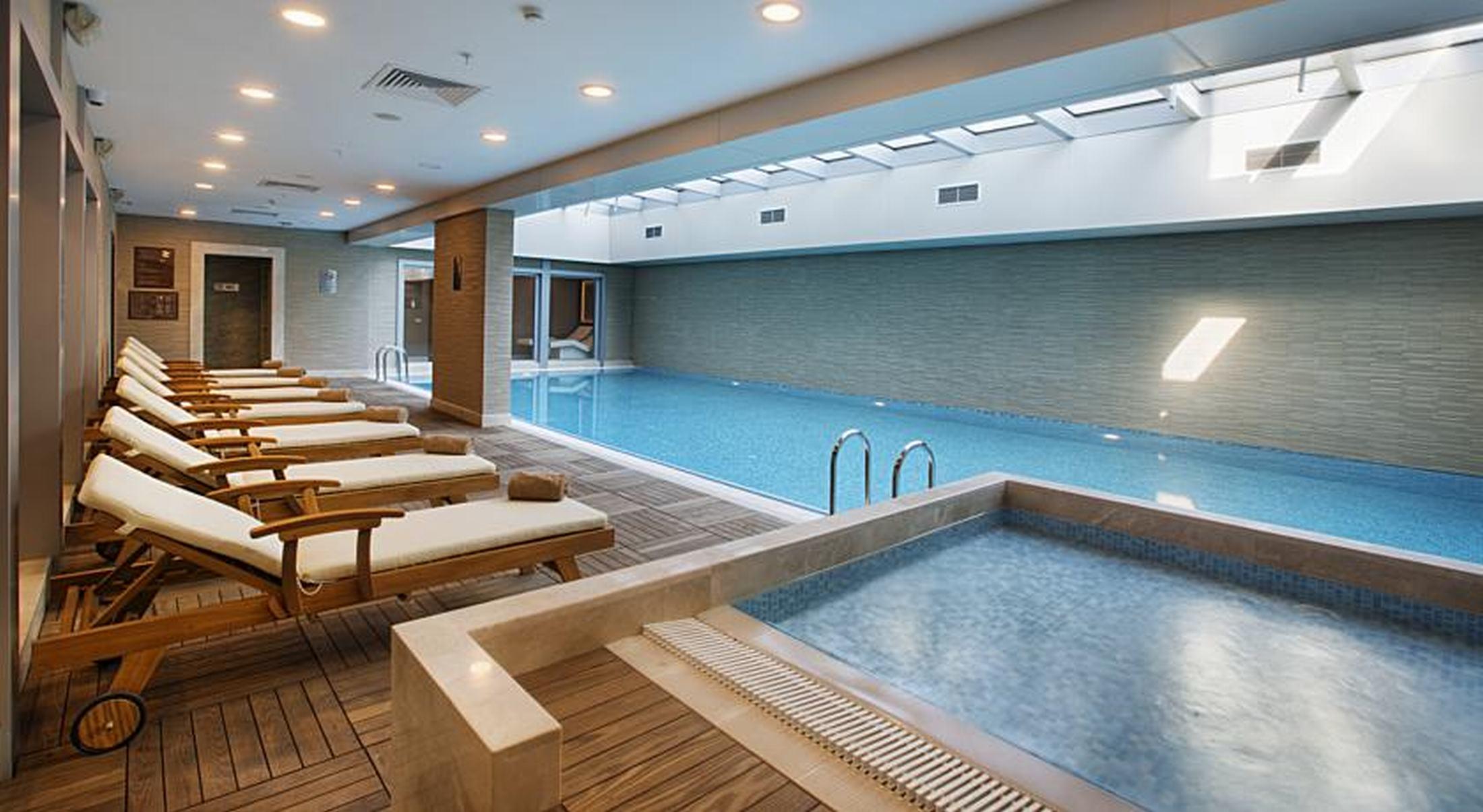 Dedeman Bostanci Istanbul Hotel & Convention Center Extérieur photo The swimming pool at the hotel