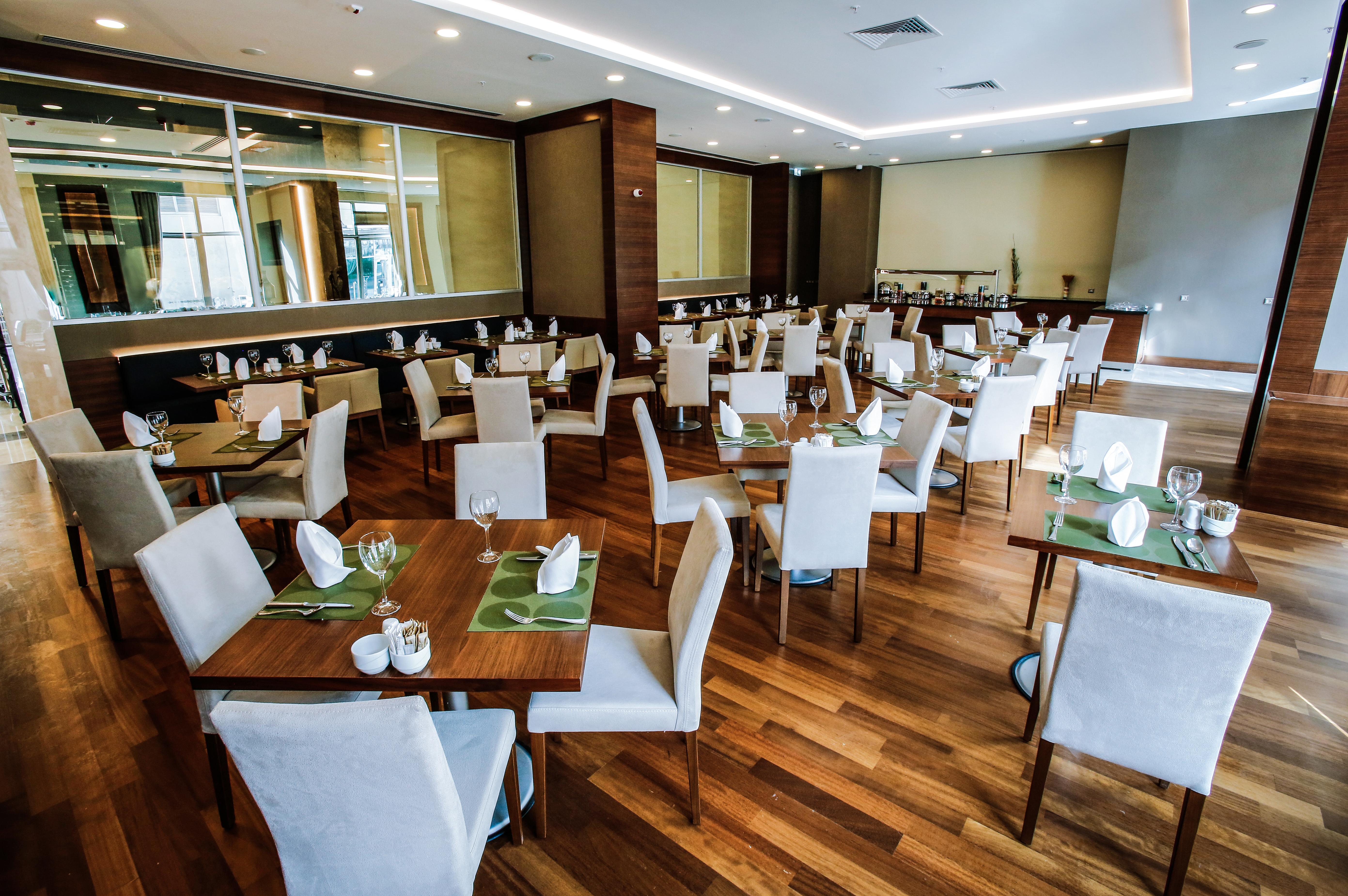 Dedeman Bostanci Istanbul Hotel & Convention Center Extérieur photo The restaurant at the hotel
